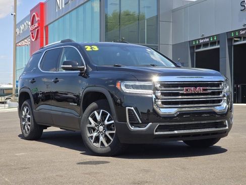 Used 2023 GMC Acadia SLE w/ Driver Convenience Package FWD image 2
