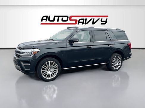 Used 2024 Ford Expedition Limited image 3