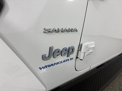 Used 2023 Jeep Wrangler Unlimited Sahara w/ Cold Weather Group AWD/4WD image 30