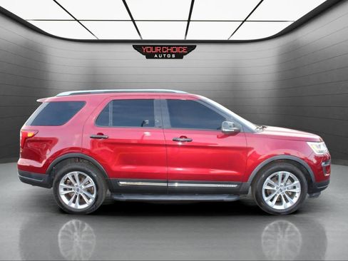 Used 2019 Ford Explorer XLT w/ Equipment Group 202A image 6