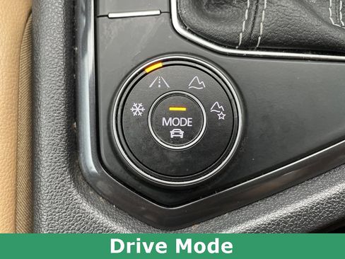 Used 2022 Volkswagen Tiguan SE R-Line image 40