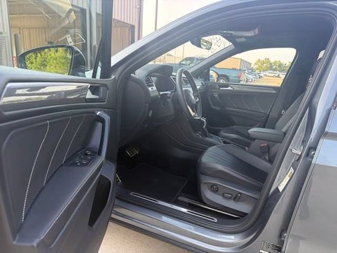 Used 2023 Volkswagen Tiguan SE R-Line FWD image 10