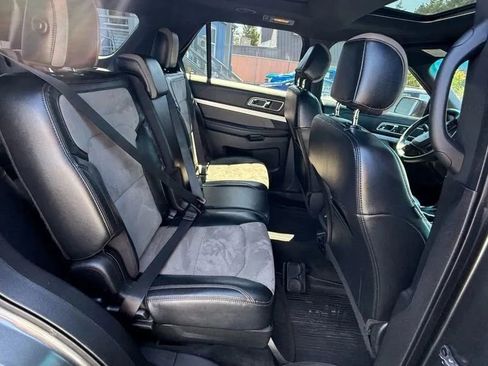 Used 2017 Ford Explorer XLT w/ Equipment Group 202A image 12