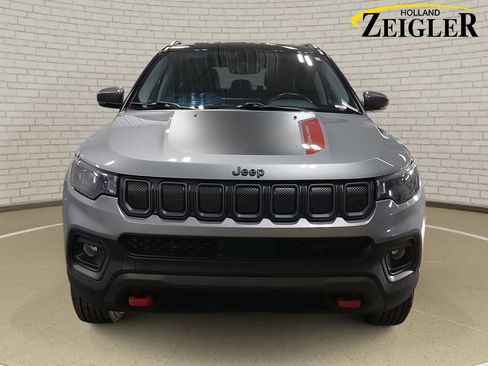 Used 2022 Jeep Compass Trailhawk w/ Trailhawk Convenience Group AWD/4WD image 2