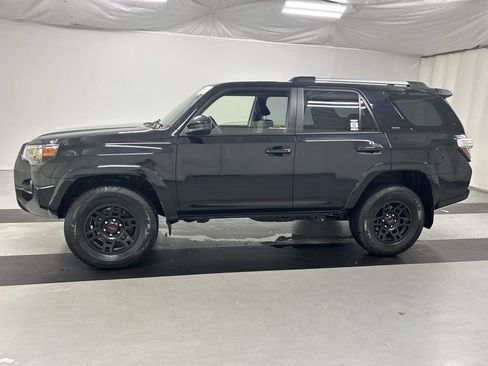 Used 2024 Toyota 4Runner SR5 AWD/4WD image 6