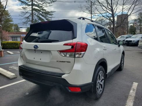 Used 2023 Subaru Forester Premium image 3