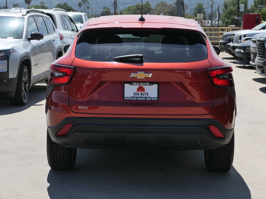 Used 2024 Chevrolet Trax LS w/ LS Convenience Package FWD image 4