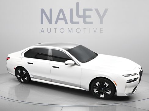Used 2023 BMW i7 xDrive60 AWD/4WD image 23