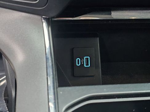 Used 2023 Ford F150 Lariat w/ FX4 Off-Road Package image 22