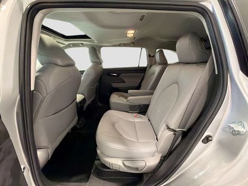 Certified 2024 Toyota Highlander XLE AWD/4WD image 18
