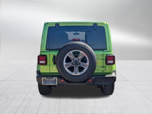 Used 2019 Jeep Wrangler Unlimited Sahara w/ Uconnect 4C Nav & Sound Group AWD/4WD image 4