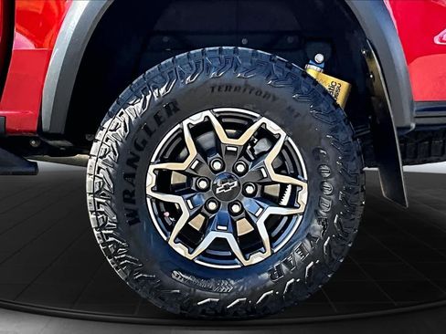 Used 2023 Chevrolet Colorado ZR2 w/ ZR2 Convenience Package III AWD/4WD image 36