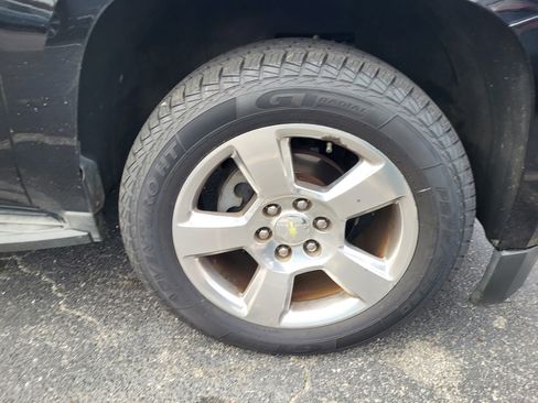 Used 2015 Chevrolet Suburban LT image 7