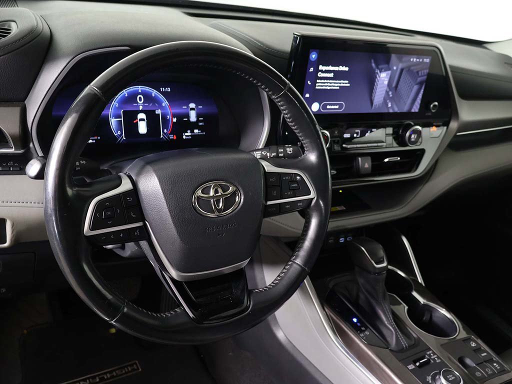 Used 2023 Toyota Highlander Limited AWD/4WD image 27