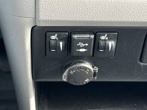 Used 2020 Toyota Sienna XLE w/ XLE Navigation Package image 32