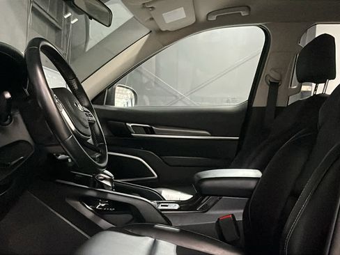 Used 2020 Kia Telluride LX AWD/4WD image 12