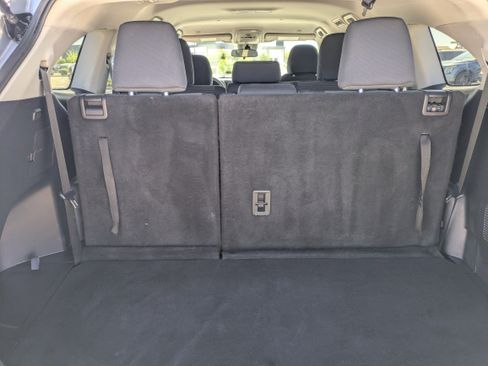 Used 2023 Toyota Highlander L image 10