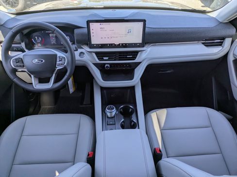 New 2026 Ford Explorer Active RWD image 9
