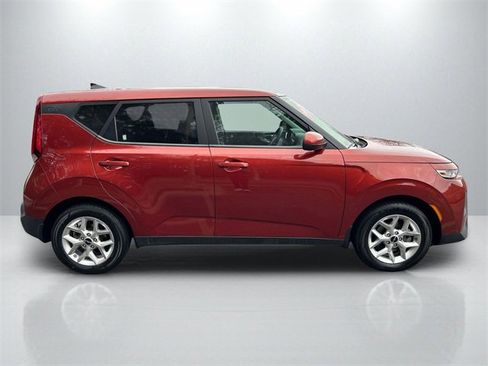 Certified 2022 Kia Soul LX w/ Technology Package image 8
