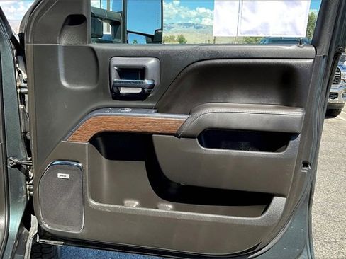 Used 2017 GMC Sierra 2500 Denali w/ Duramax Plus Package image 23