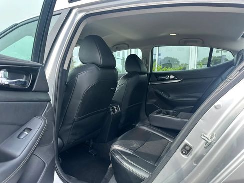 Used 2021 Nissan Maxima 3.5 SV w/ Floor Mat Group FWD image 11