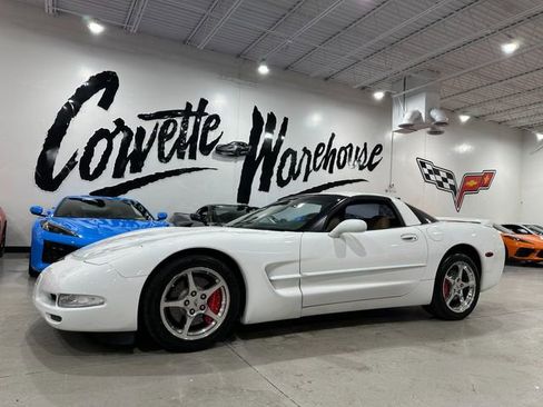 Used 2004 Chevrolet Corvette Coupe w/ Roof Package image 1