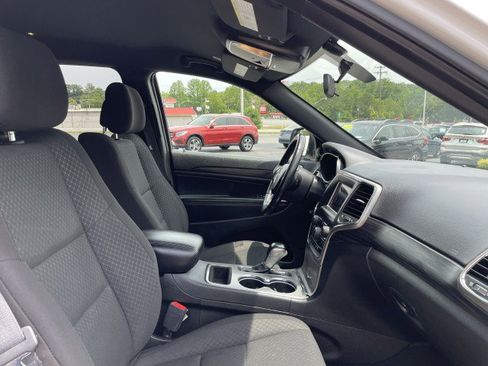 Used 2021 Jeep Grand Cherokee Laredo image 23