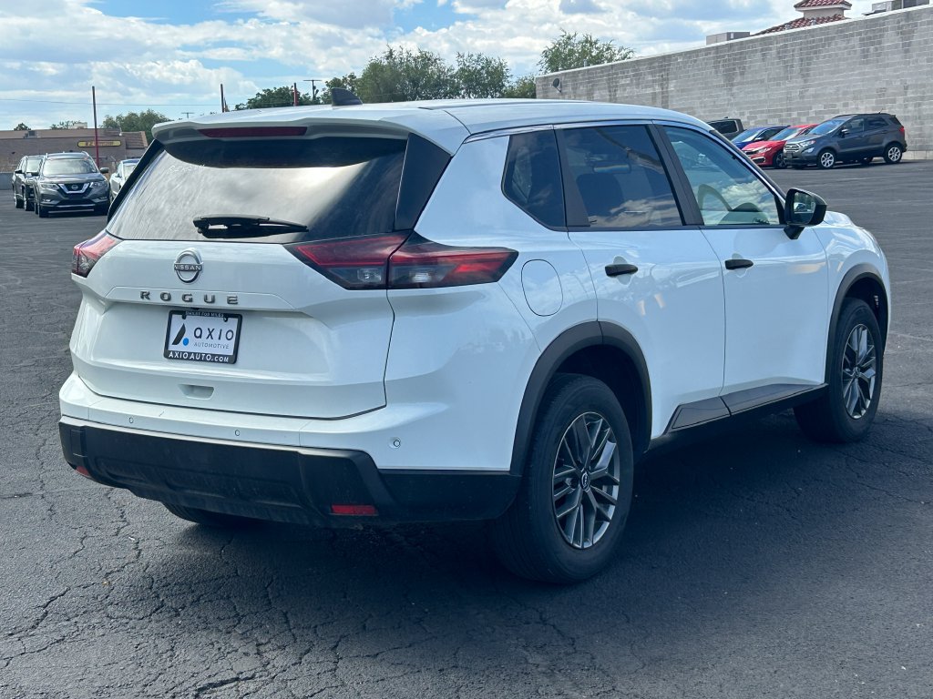 Used 2024 Nissan Rogue S FWD image 3