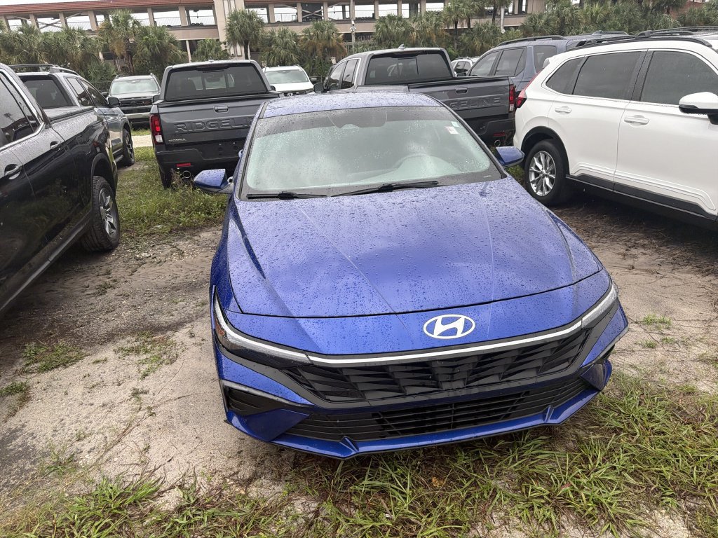 Used 2024 Hyundai Elantra SE FWD image 4