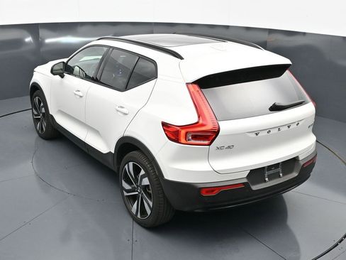 Used 2025 Volvo XC40 B5 Plus AWD/4WD image 28
