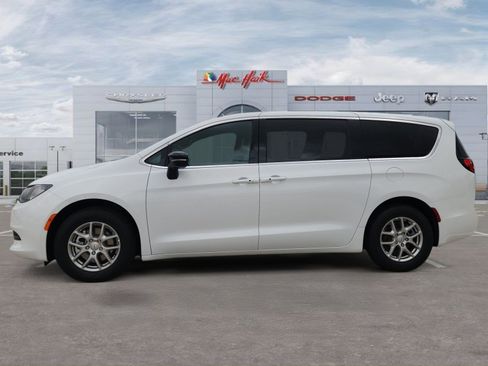 New 2026 Chrysler Voyager LX image 2