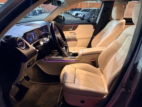 Used 2021 Mercedes-Benz GLB 250 4MATIC image 9