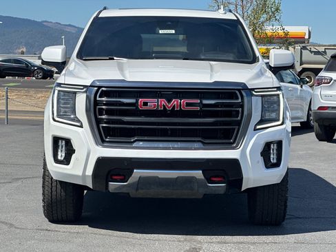 Used 2024 GMC Yukon AT4 w/ Technology Package AWD/4WD image 9