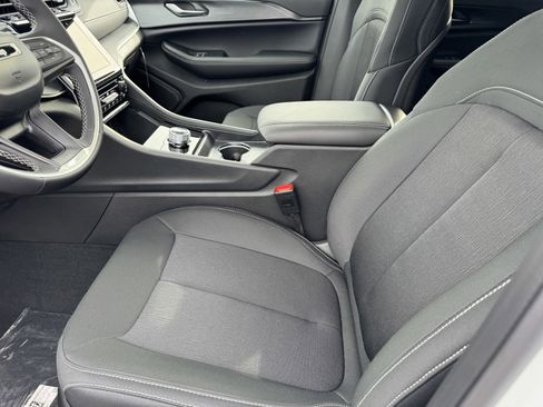 New 2025 Jeep Grand Cherokee Laredo X image 14