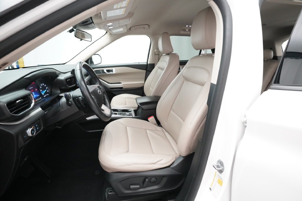 Used 2021 Ford Explorer XLT w/ Equipment Group 202A AWD/4WD image 7