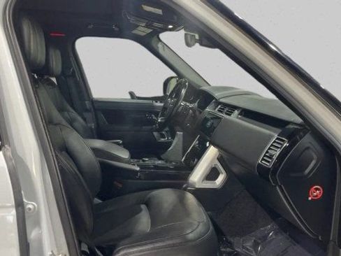 Used 2018 Land Rover Range Rover HSE image 2