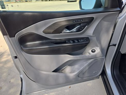 Certified 2020 GMC Terrain SLT w/ Preferred Package FWD image 11