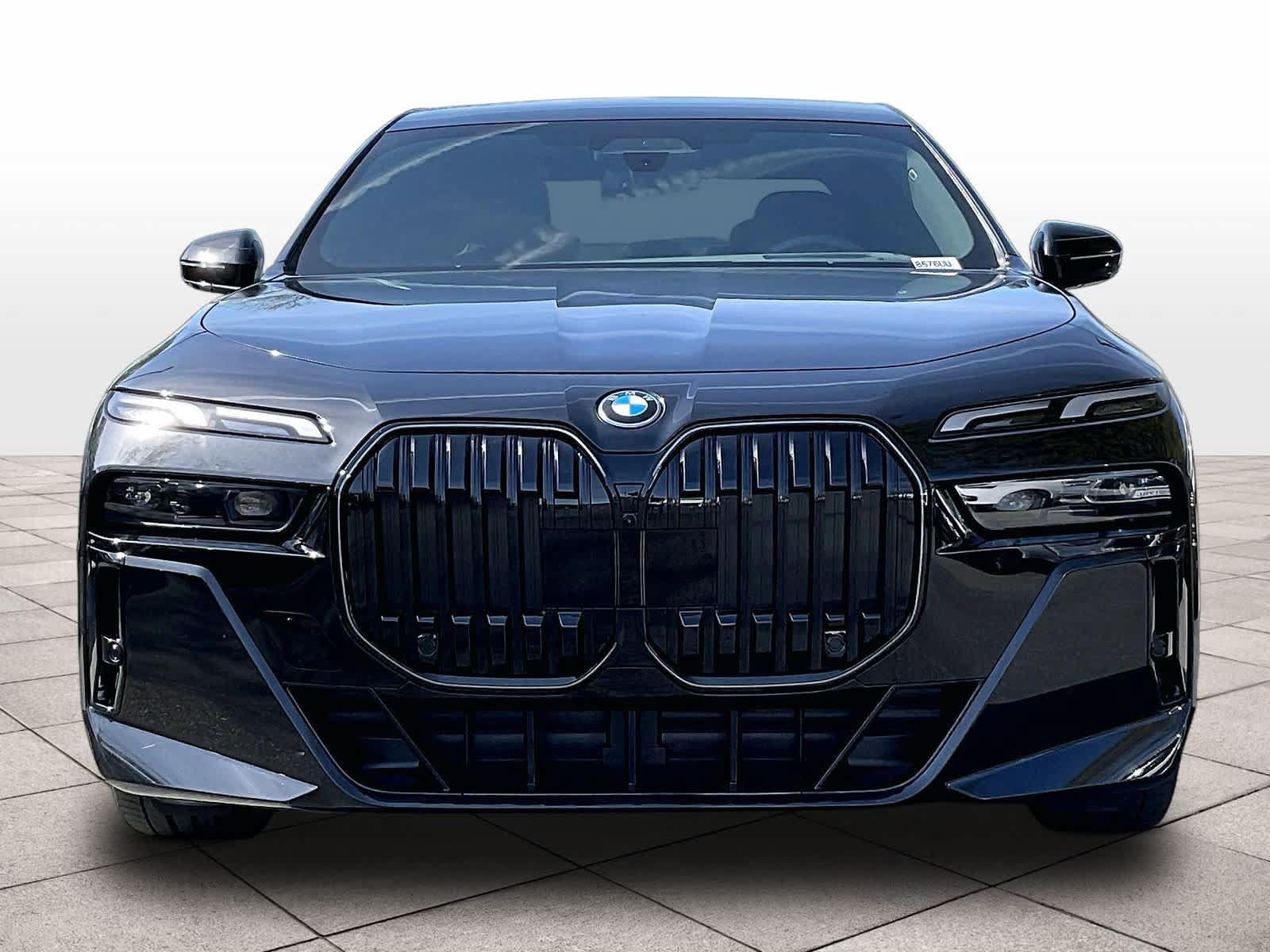 Used 2025 BMW 750e xDrive AWD/4WD image 3