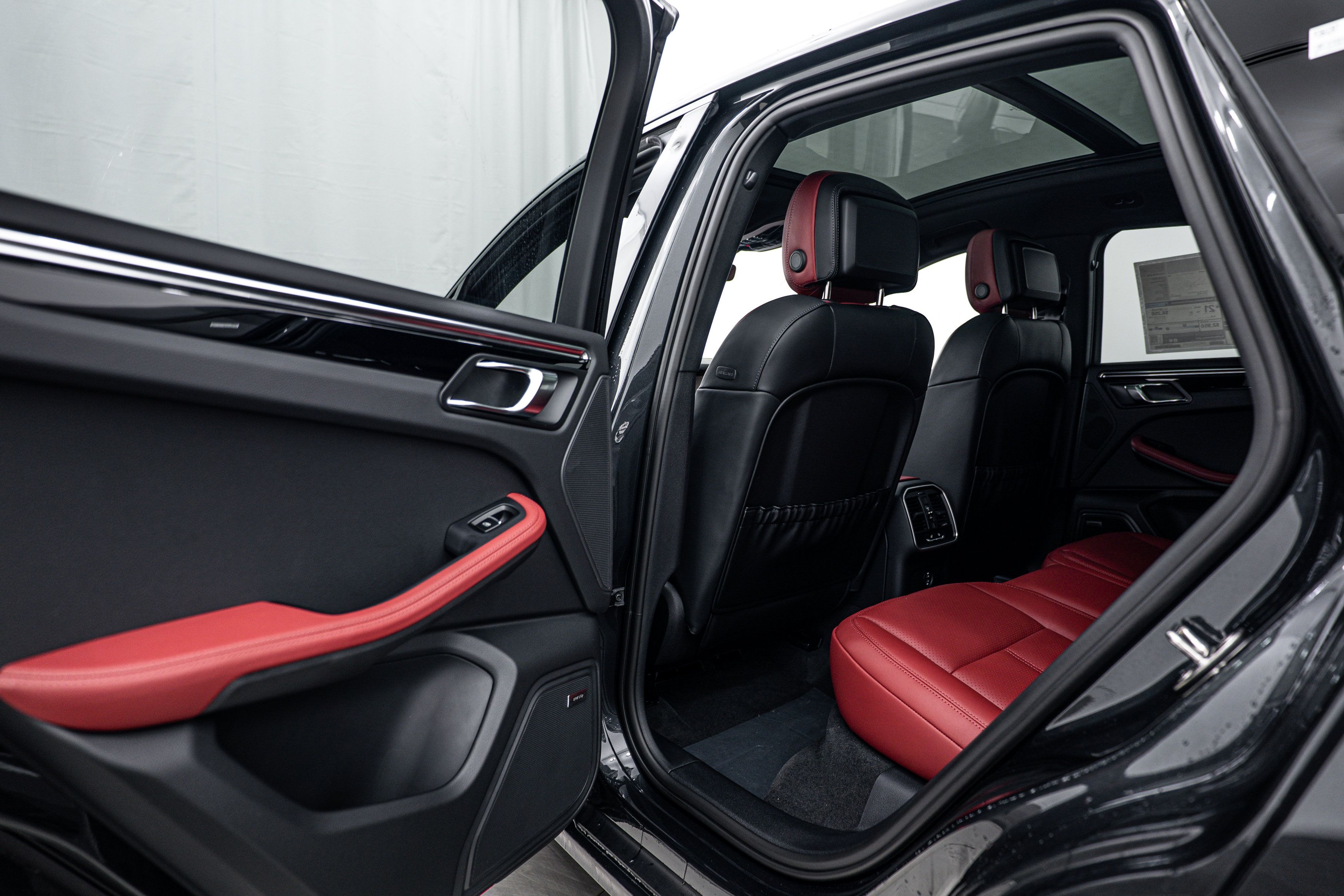Certified 2026 Porsche Macan AWD/4WD image 21