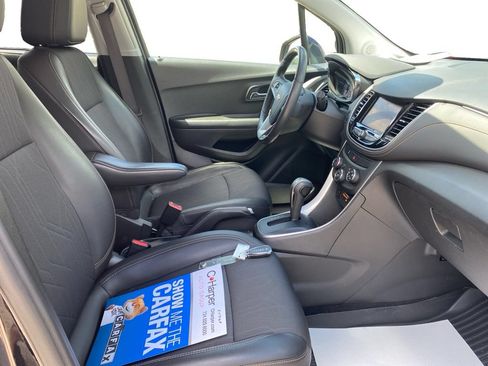 Used 2022 Chevrolet Trax LT w/ LT Convenience Package AWD/4WD image 11