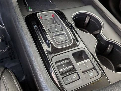 Used 2025 Honda Pilot Touring image 14