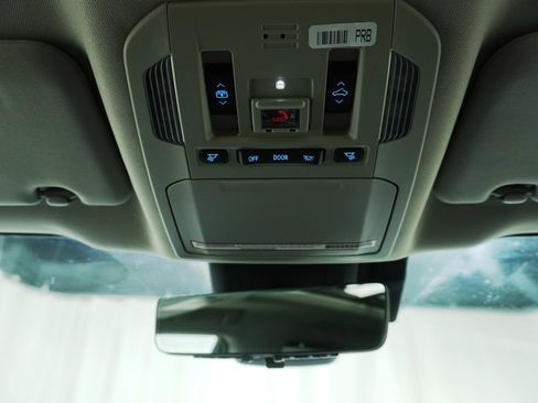 Used 2021 Toyota Highlander Platinum AWD/4WD image 23
