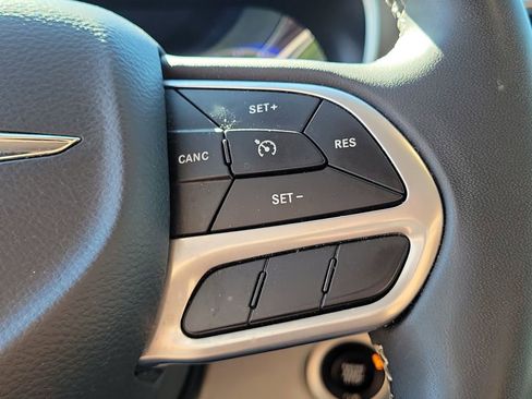 Used 2022 Chrysler Voyager LX FWD image 23