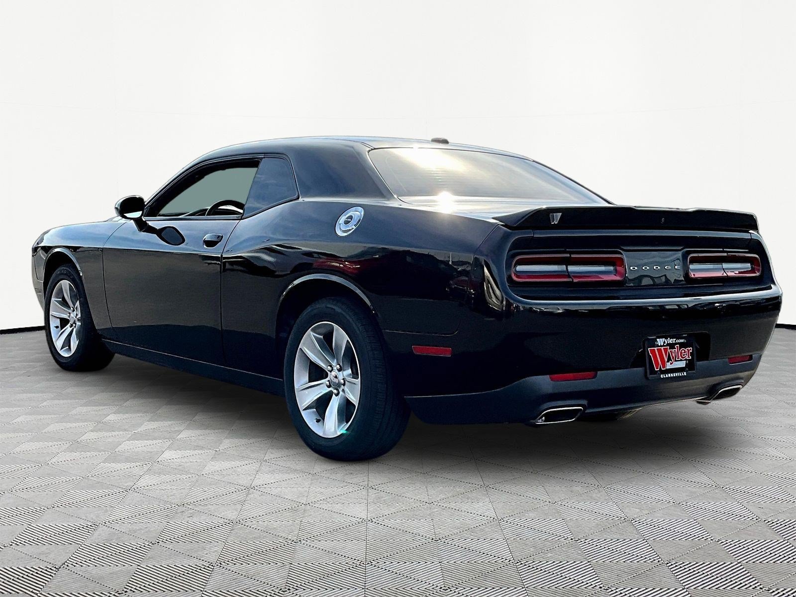 Used 2021 Dodge Challenger SXT RWD image 4