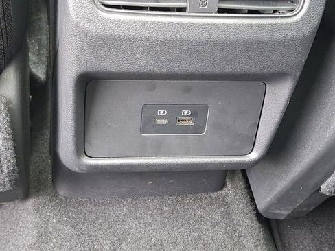 Used 2023 Nissan Rogue SV w/ SV Premium Package image 11