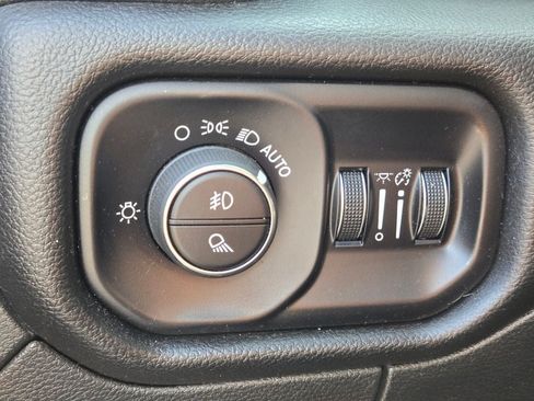 Used 2025 RAM 1500 Big Horn AWD/4WD image 39