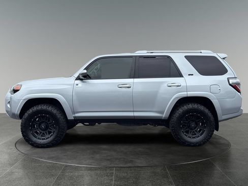 Used 2016 Toyota 4Runner SR5 RWD image 6