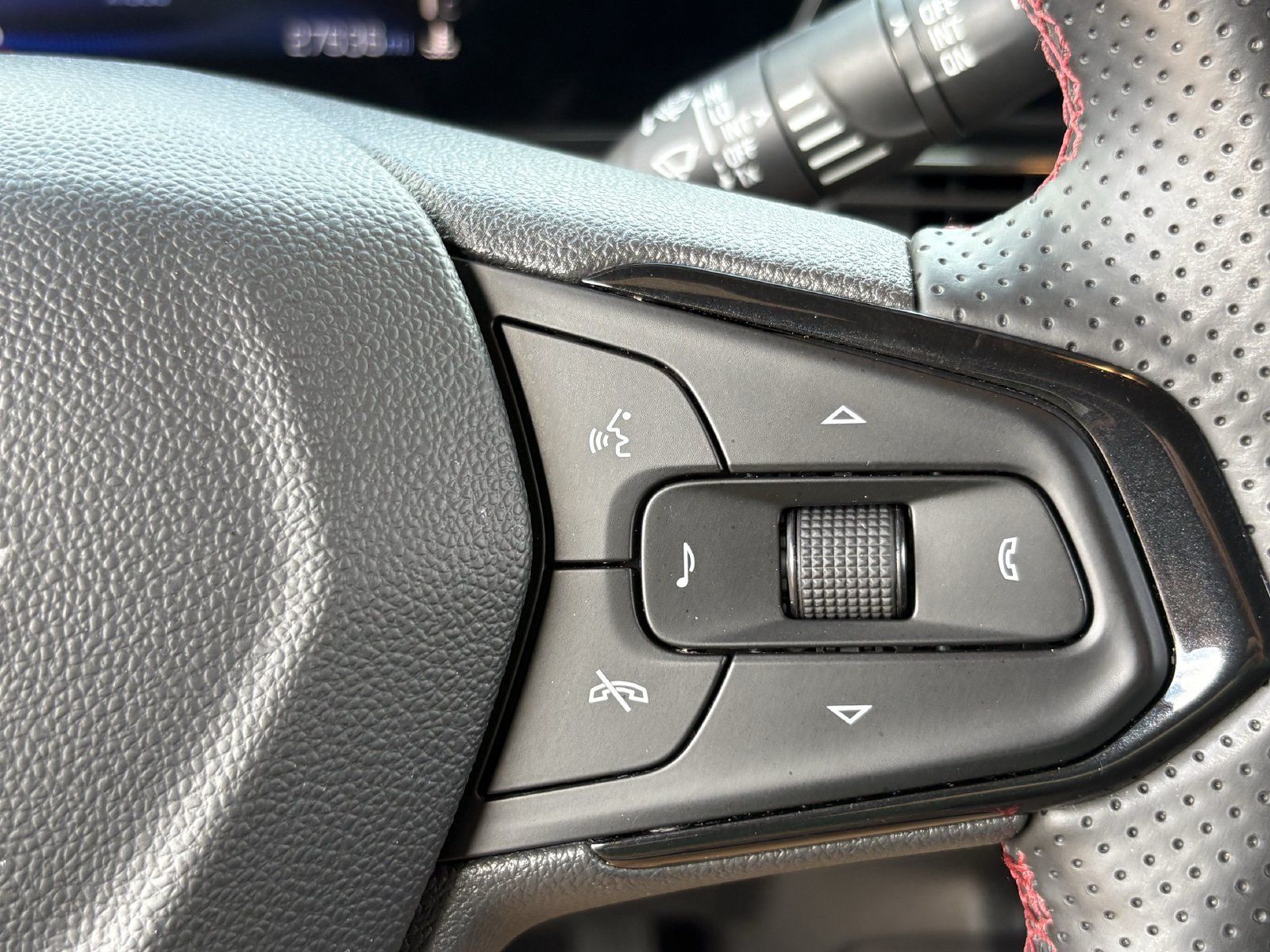 Used 2024 Chevrolet TrailBlazer RS w/ Convenience Package FWD image 38
