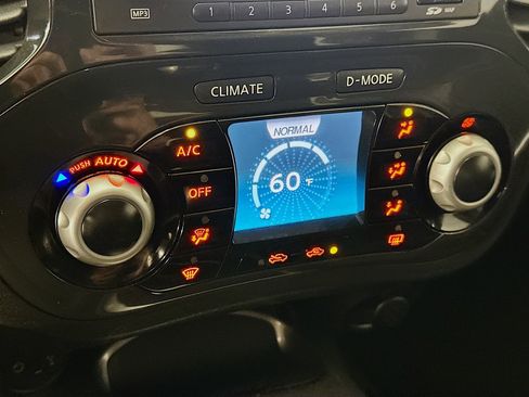 Used 2013 Nissan Juke SV AWD/4WD image 24