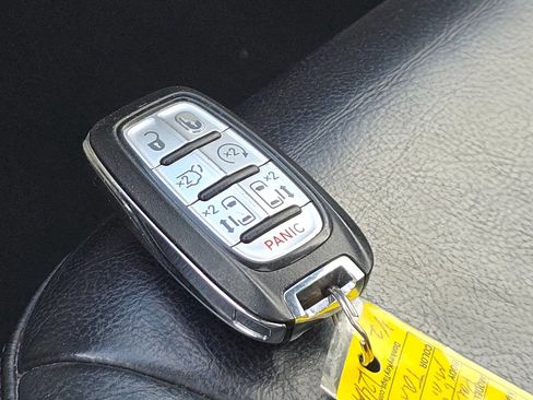 Used 2018 Chrysler Pacifica Touring-L Plus image 38